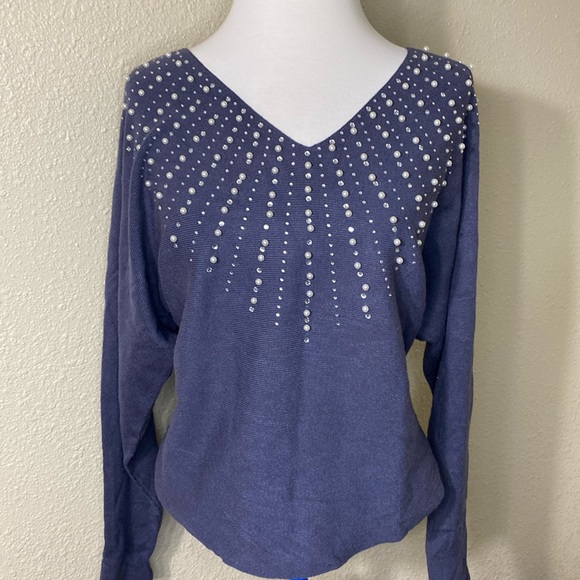 Liv Milano Sweaters - NWT Liv Milano V-neck Sweater Embellished with Rhinestones & Pearls Size XL